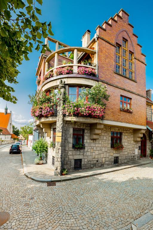 Pstrossova Vila - U Klasterni Zahrady Бехине Экстерьер фото