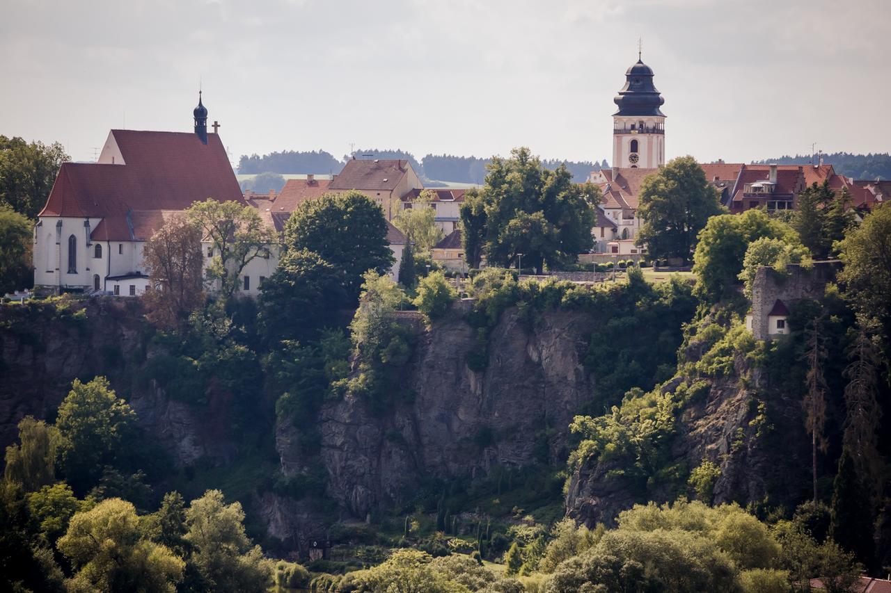 Pstrossova Vila - U Klasterni Zahrady Бехине Экстерьер фото